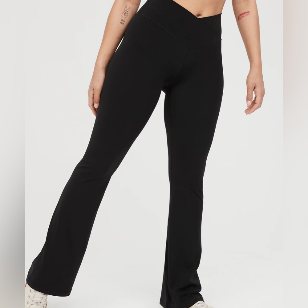 NWOT AERIE CRISSCROSS FRONT WIDE LEG LEGGINGS.